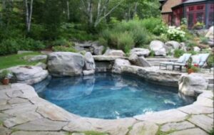 Водоем из природного камня