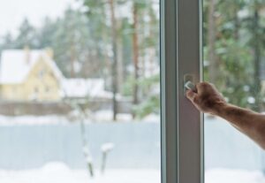 Установка пластиковых окон зимой